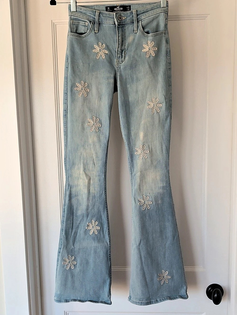 Hollister High-Rise Vintage Flare Daisy Embroidered Jeans Waist 25